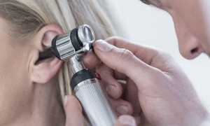 Жидкость в ухе — причины возникновения, симптомы, диагностика, методы лечения и осложнения