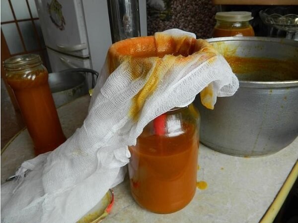 Банка с самодельным облепиховым маслом Как приготовить облепиховое масло в домашних условиях