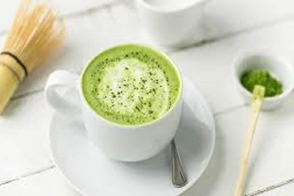 Заваренный чай Матча в чашке Японский чай Матча