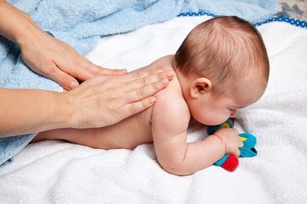 Растирание ребенка барсучьим жиром при кашле Растирания барсучьим жиром