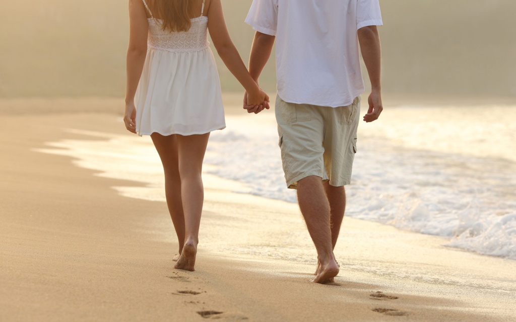Cute-Couple-Holding-Hands-Walking-On-Beach-Wallpapers.jpg Cute-Couple-Holding-Hands-Walking-On-Beach-Wallpapers.jpg