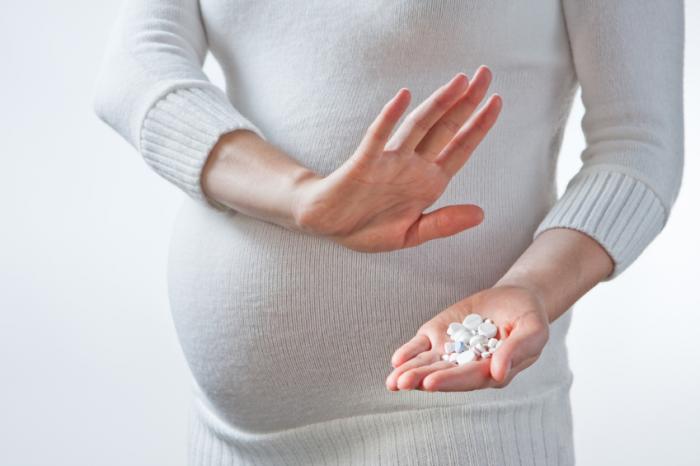 pregnant-woman-with-pills.jpg pregnant-woman-with-pills.jpg
